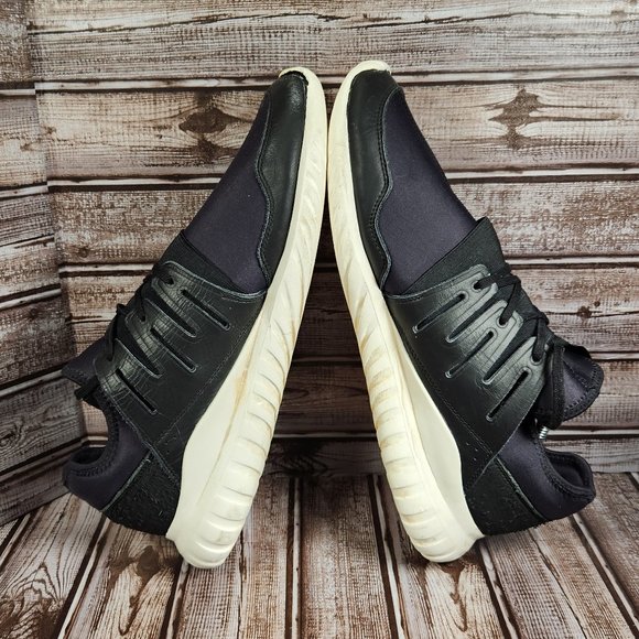 Athletic_Shoes